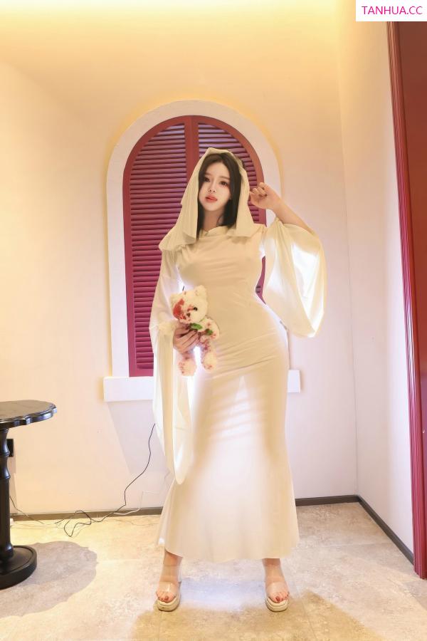   [XiuRen]高清写真图 2024.10.31 No.9376 小薯条nienie 丝袜美腿第41张图片